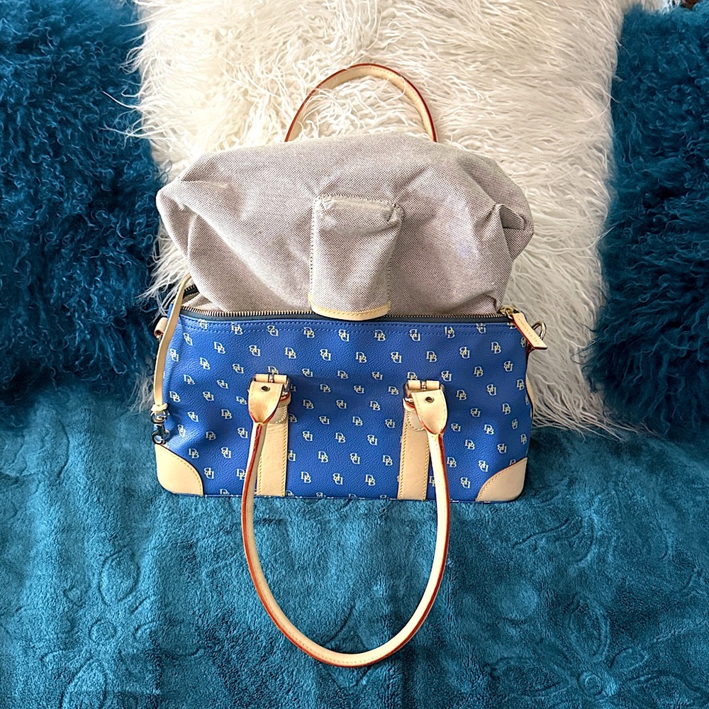 Y2K Dooney & Bourke Vintage Leather shoulder  bag Blue Cream monogram NEARLY NEW - Picture 15 of 17